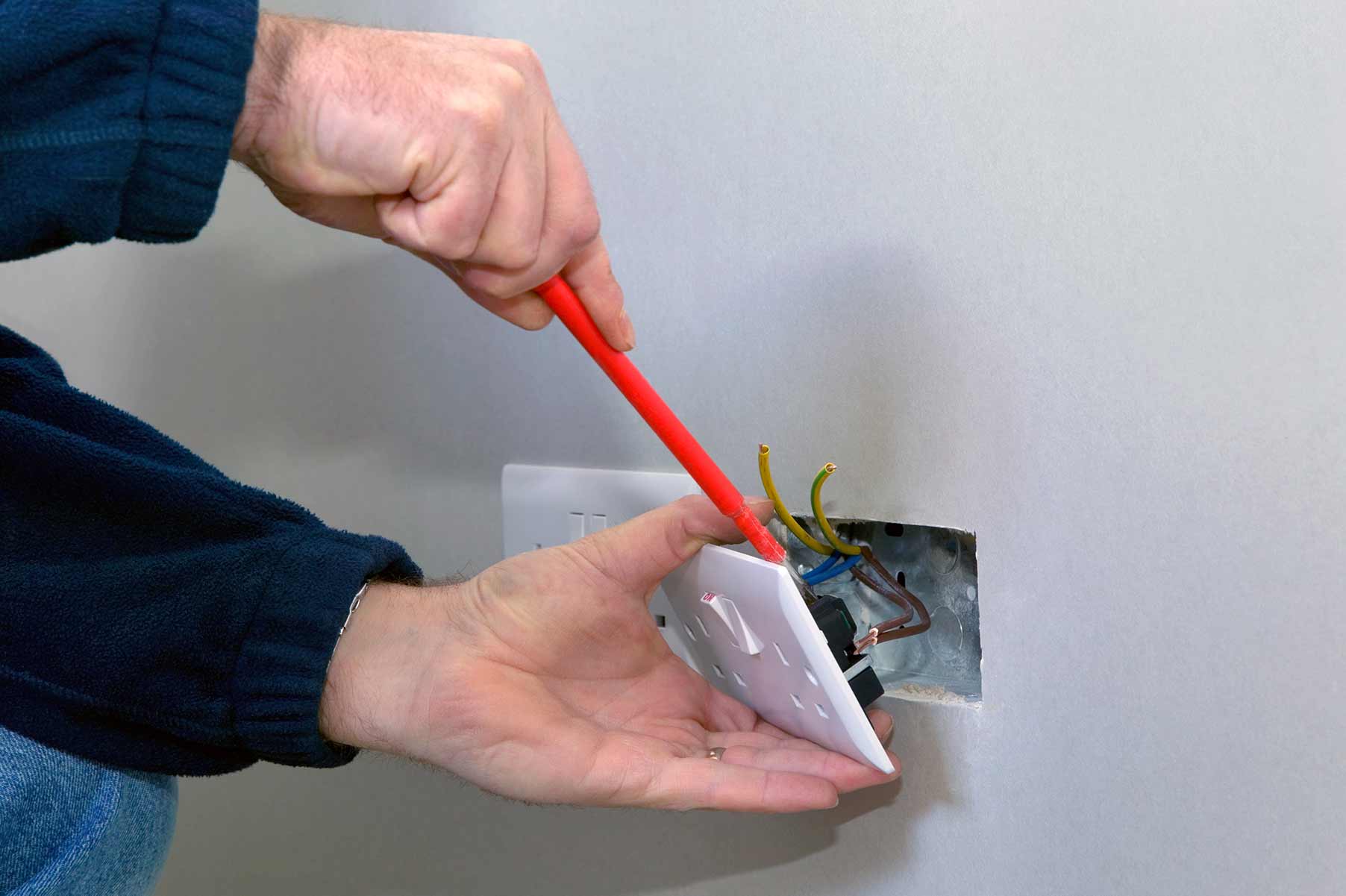 Our electricians can install plug sockets for domestic and commercial proeprties in Basingstoke and the local area. 